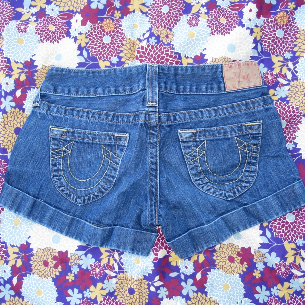 TRUE RELIGION - SIZE 27 SHORTS
